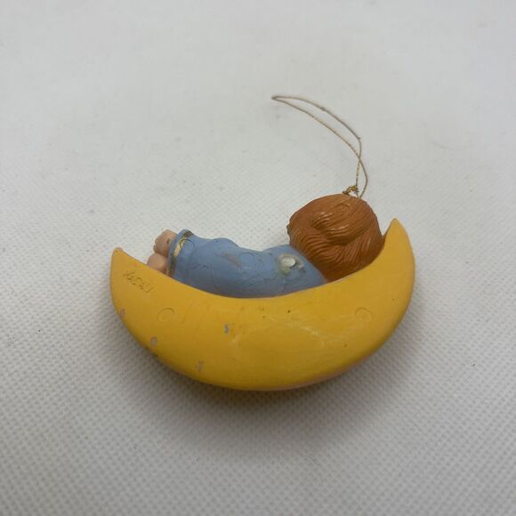 ANGEL Boy SLEEPING ON CRESCENT MOON Vintage Christmas Tree Ornament MCM 1980s - Picture 4 of 5